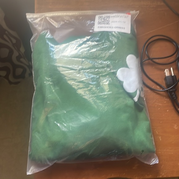 🆕 Flag Hoodie 🍀 - Picture 4 of 4